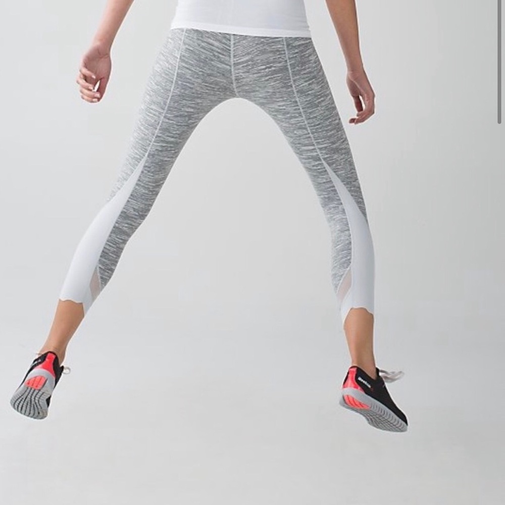 Wunderunder Lululemon Lasercut Crops Size 8